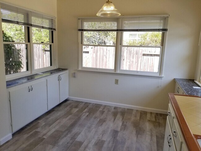 Building Photo - 1027 Buchon St