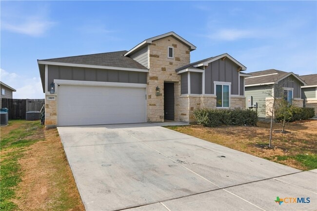 Building Photo - 3809 Donald Dr