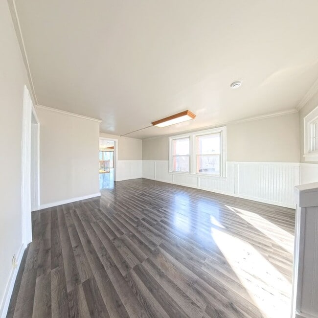 Building Photo - Charming 3 Bedroom 1.5 Bath in Clive