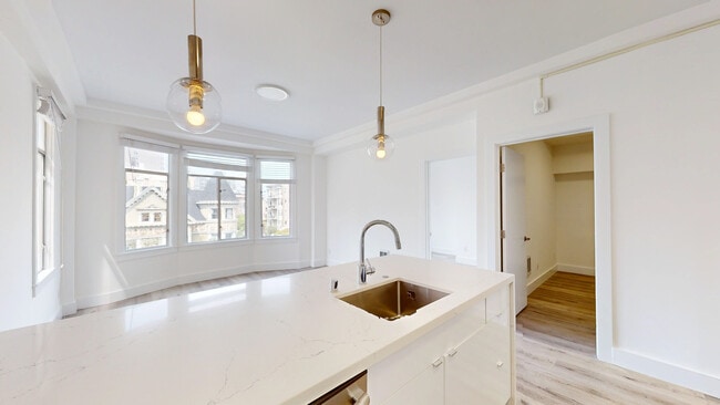 Building Photo - 1801 California St