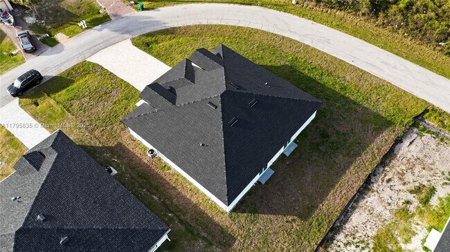Building Photo - 8450 Dinnano St