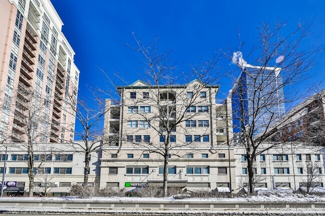 Foto del edificio - 1111 S State St