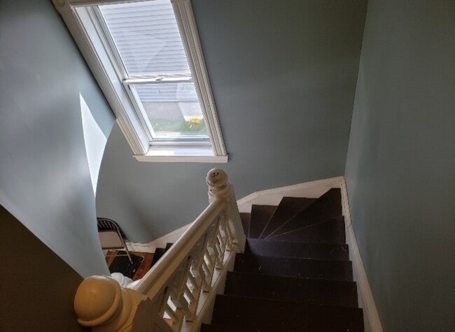 Front Entry - 646 Adams St NE