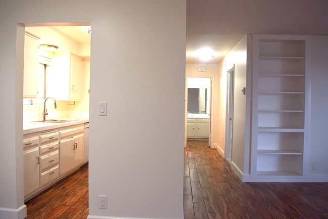 Building Photo - Sea Cliff Apartments