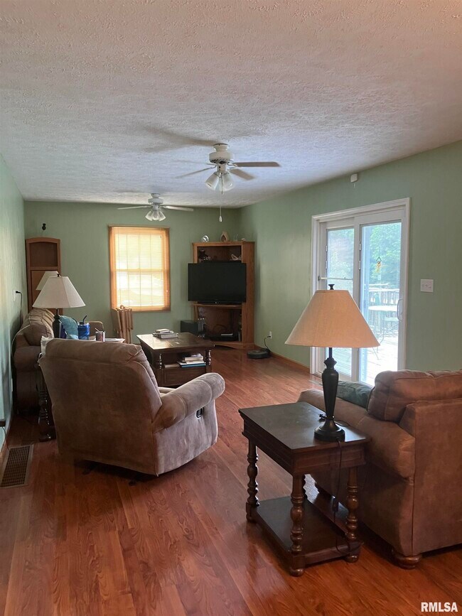 12488 Cyril James Rd, Benton, IL 62812 House Rental in Benton, IL