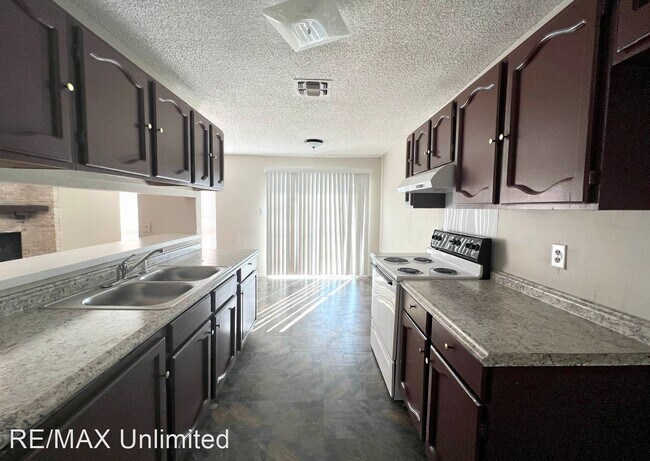 Building Photo - 3 br, 2 bath House - 6802 Laguna Verde
