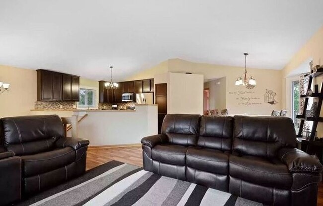 Foto del edificio - 16871 Jonquil Trail, Lakeville, MN, 55044