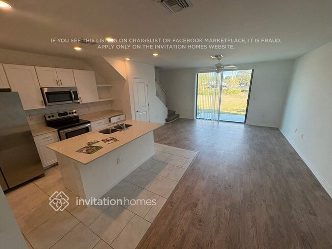 Building Photo - 2035 E Landings Wy