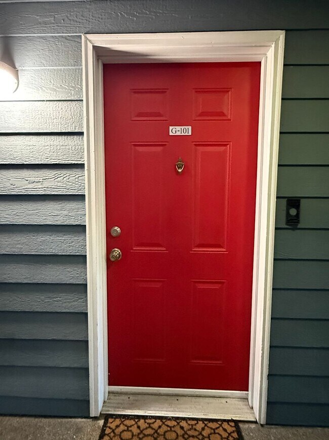 Foto del edificio - Ground-Level 2-Bedroom Condo at Martha’s Landing – Prime Mill Creek Location