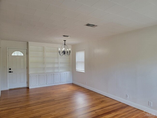 Building Photo - 1506 E Cervantes St