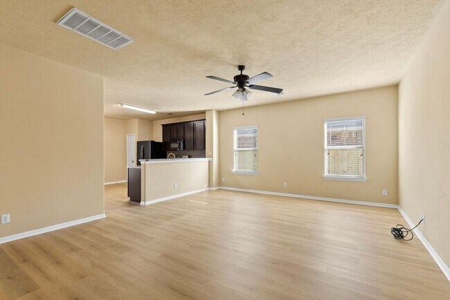 Foto del edificio - 7014 Hazelnut Ln