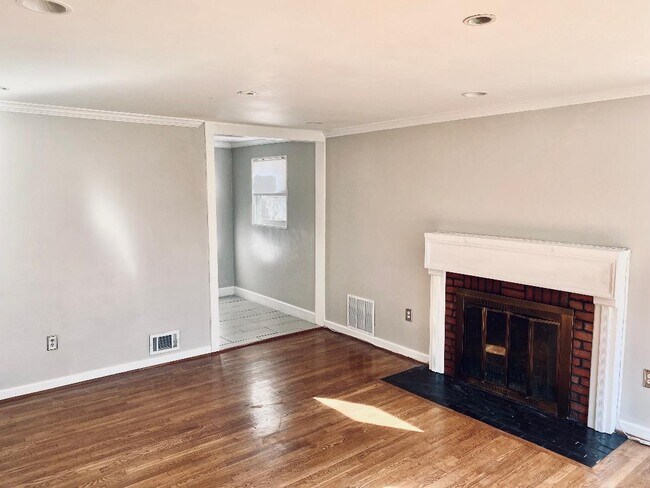 Living Room - 3125 King St