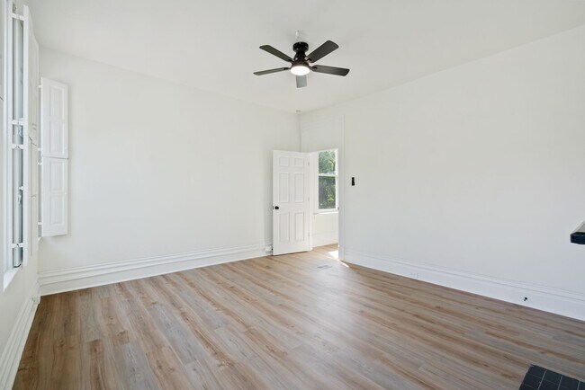 Foto del edificio - 3 bed 2 bath - fresh updates, central air,...