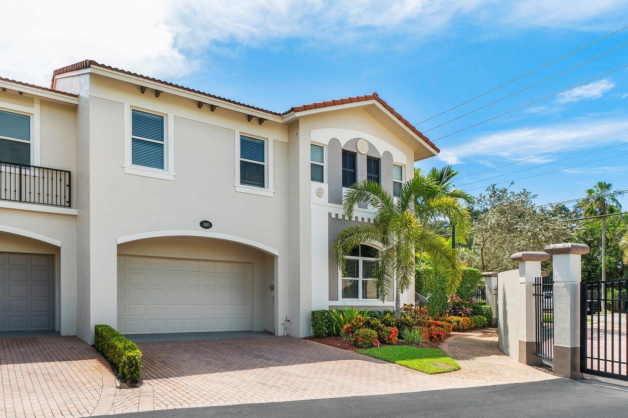 Foto principal - 1885 Highland Grove Dr