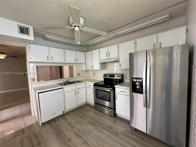 Building Photo - 1024 S Independence Dr