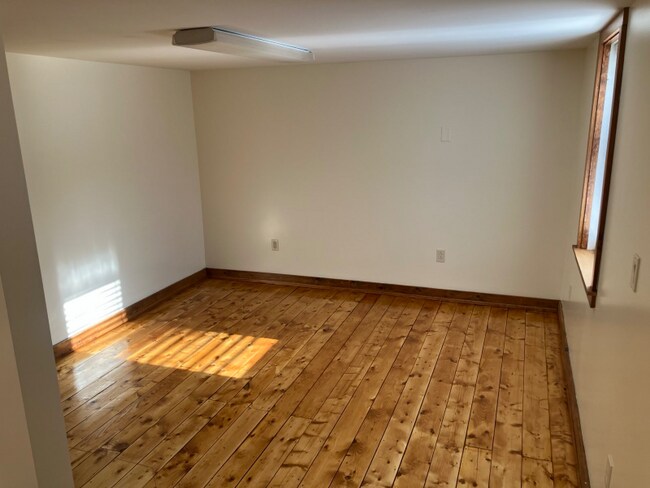 Foto del edificio - 276 Birch Hill Rd