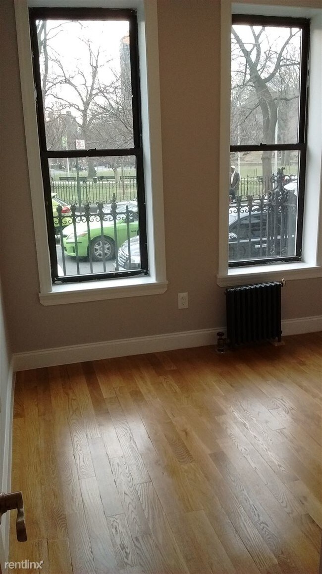 Building Photo - 31 W 124th St