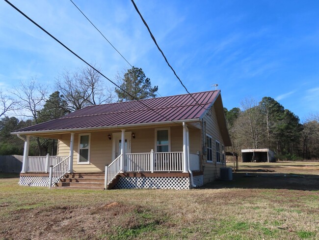 Building Photo - Country Living in Troup! Updated 3 Bedroom...