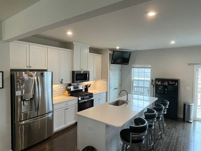 Building Photo - 1213 Bradburn Dr