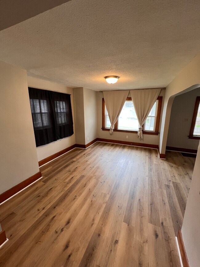 Foto del edificio - 1106 Arthur Ave