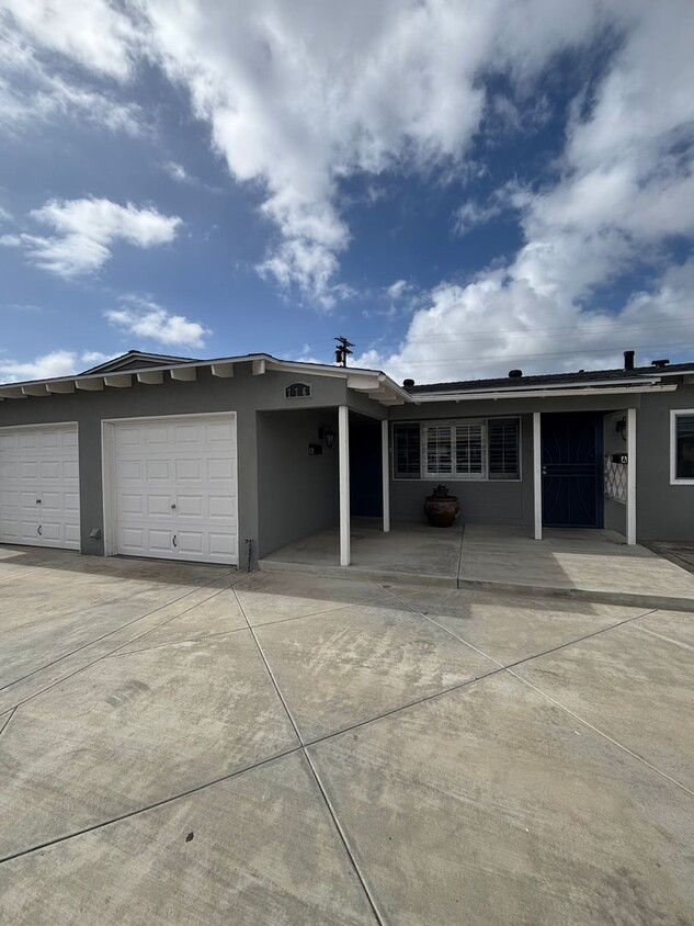 Foto principal - 2 bedrooms 1 bath duplex in Chula Vista.