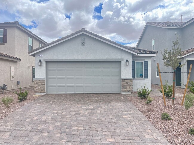 Building Photo - Gorgeous 3 bedroom 2 Bathrooms home is a M...