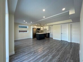 Building Photo - 293 Blucher Blvd