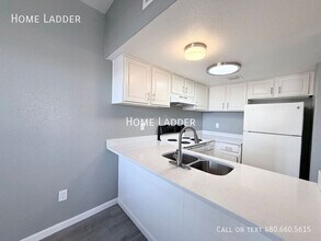 Building Photo - 4957 S Park Ave