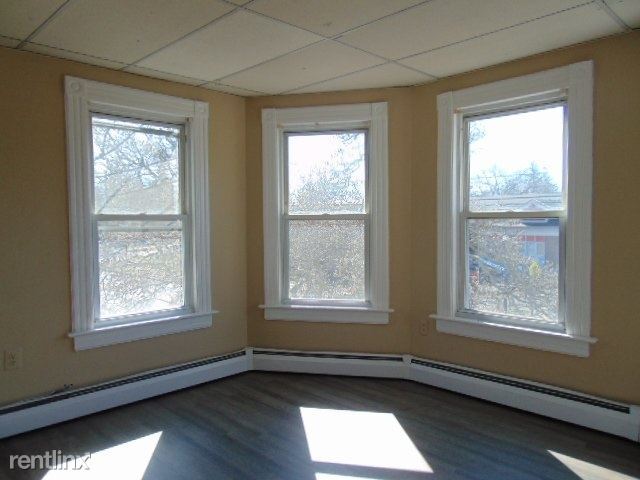 Building Photo - 4 br, 1 bath Apartment - 191 Main Street