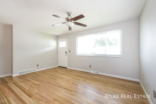 Building Photo - $500 off Move-In Costs and 4 WEEKS FREE RE...