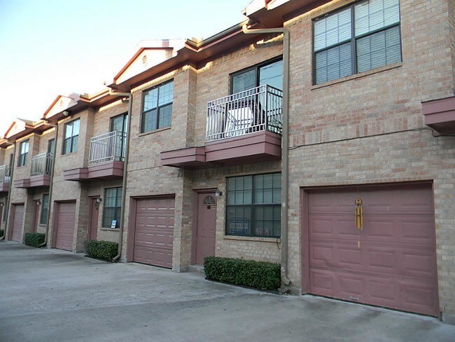 Building Photo - 9400 Bellaire Blvd