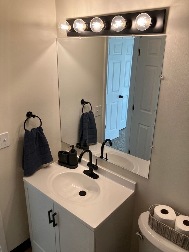 Building Photo - Black Friday Move-in Special! Up to $500 off!