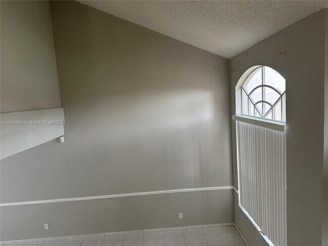 Foto del edificio - 18334 SW 4th Ct