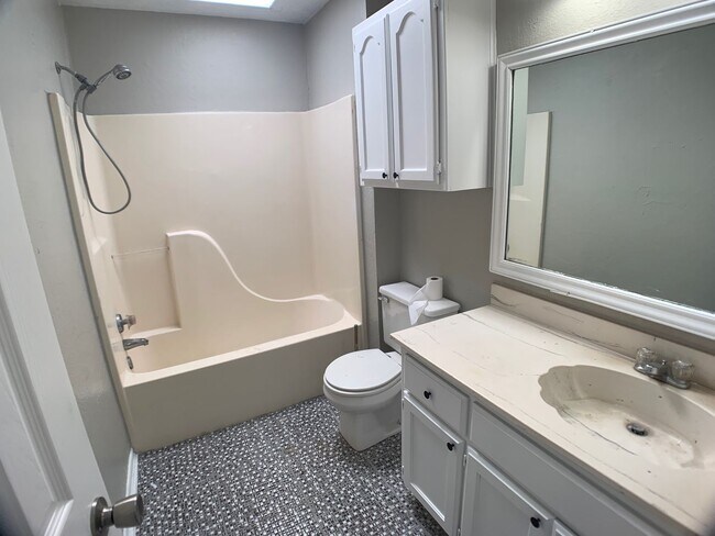 Foto del edificio - 3 Bed 2 Bath Moore home