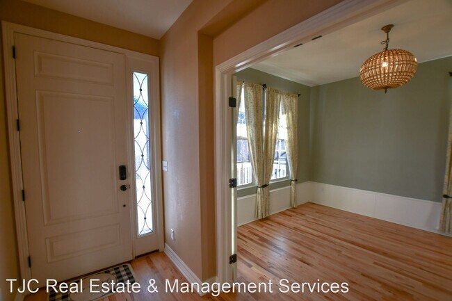 Building Photo - 4 br, 3.5 bath House - 3465 Beeler Ct