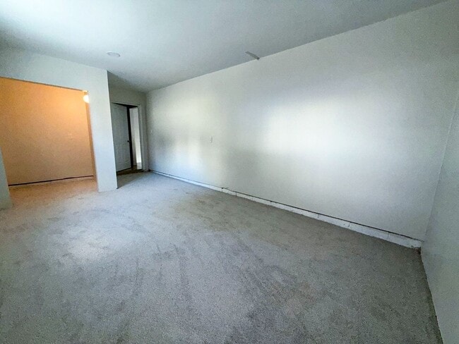 Foto del edificio - Beautifully Updated 4-Bedroom Ranch on a P...