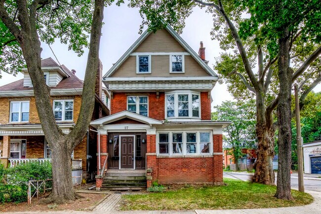 Photo du bâtiment - 1-27 Garfield Av S