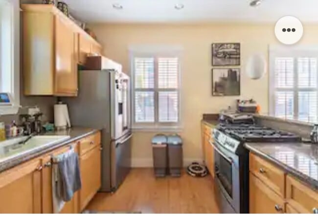 Building Photo - 707 SE 33rd Pl