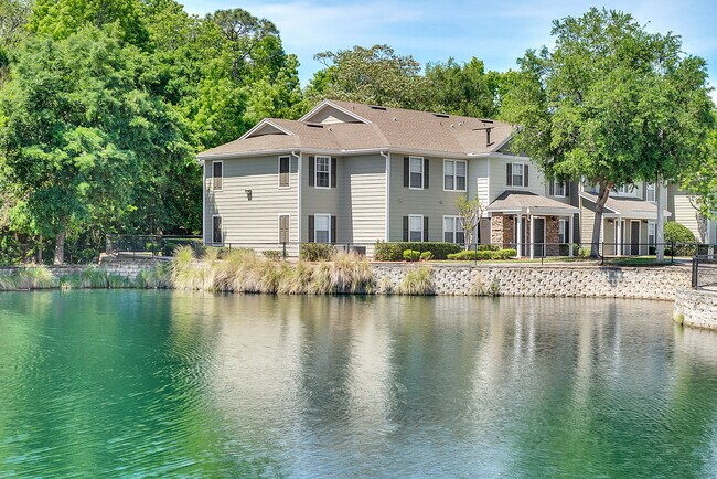 Lakeside Retreat at 27 Apartments - 1403 Old Harbor Blvd Leesburg, FL ...