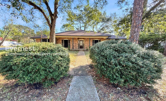 Primary Photo - 2101 Lamar Dr