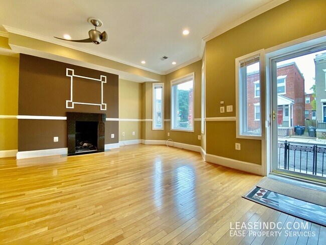 Foto del edificio - 446 Lamont St NW