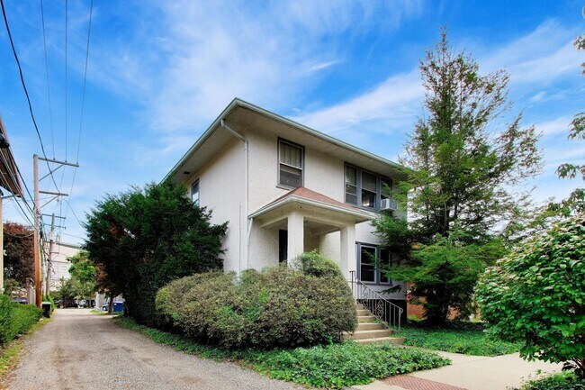 Foto del edificio - 2611 Eastwood Ave