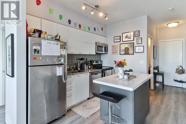 Building Photo - 38 Joe Shuster Way