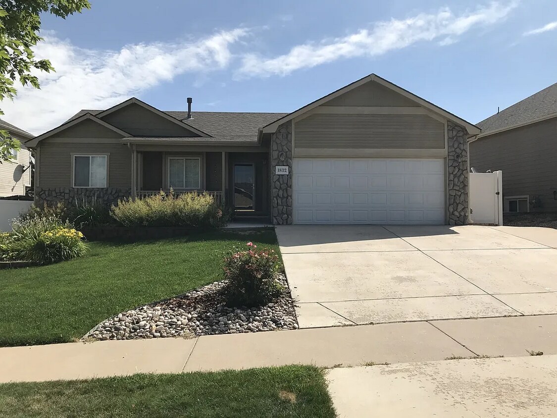 Primary Photo - Spacious 5 Bedroom, 3 Bath Ranch Home with 2-Car Garage