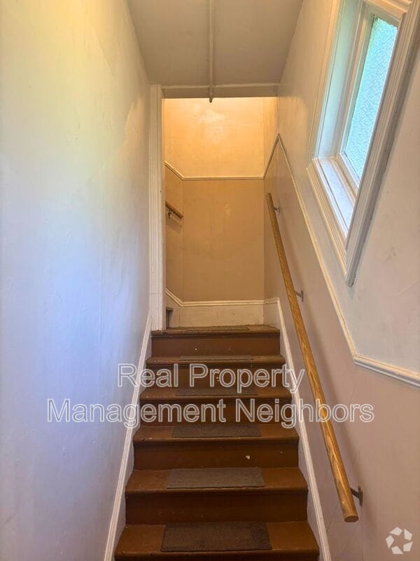 Building Photo - 1717 Plainfield Ave NE