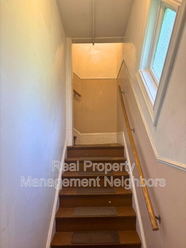 Primary Photo - 1717 Plainfield Ave NE