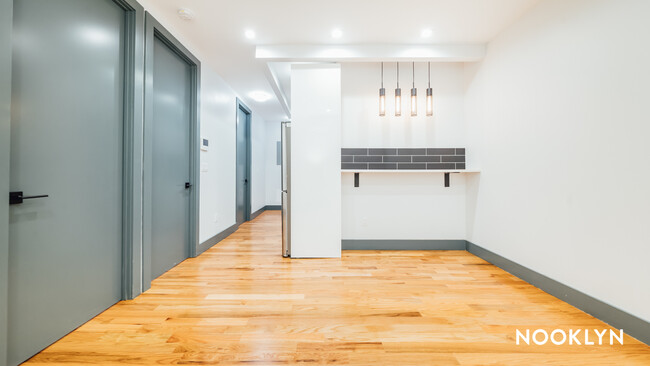 Foto del edificio - 237 Montrose Ave