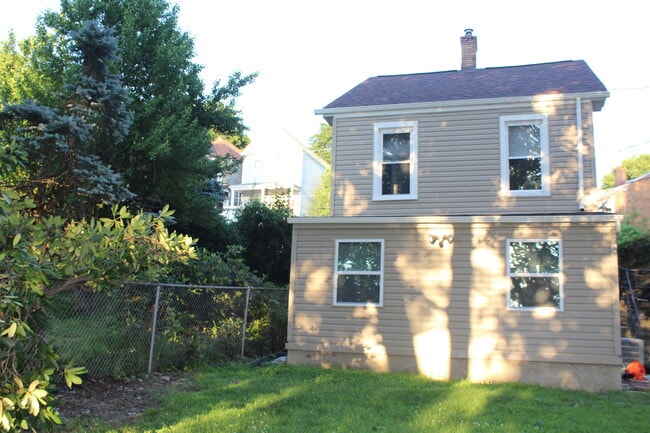 Foto del edificio - 484 Belonda St