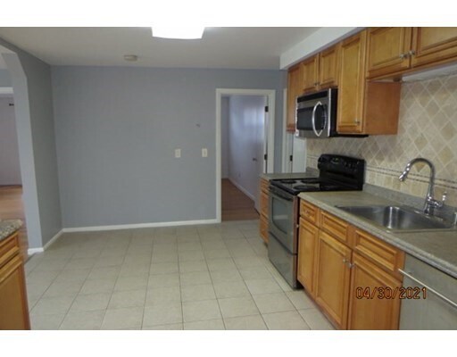 Building Photo - 10 Stillwater Cir