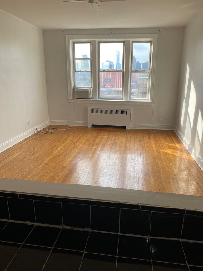 Building Photo - 108 Palisade Ave